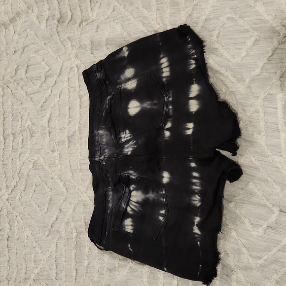 Black and white tie dye Torrid jean shorts size 18! Excellent condition! - Picture 7 of 13